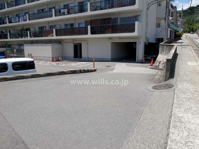 駐車場出入り口