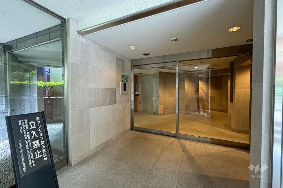 エントランスはオートロック付きです。