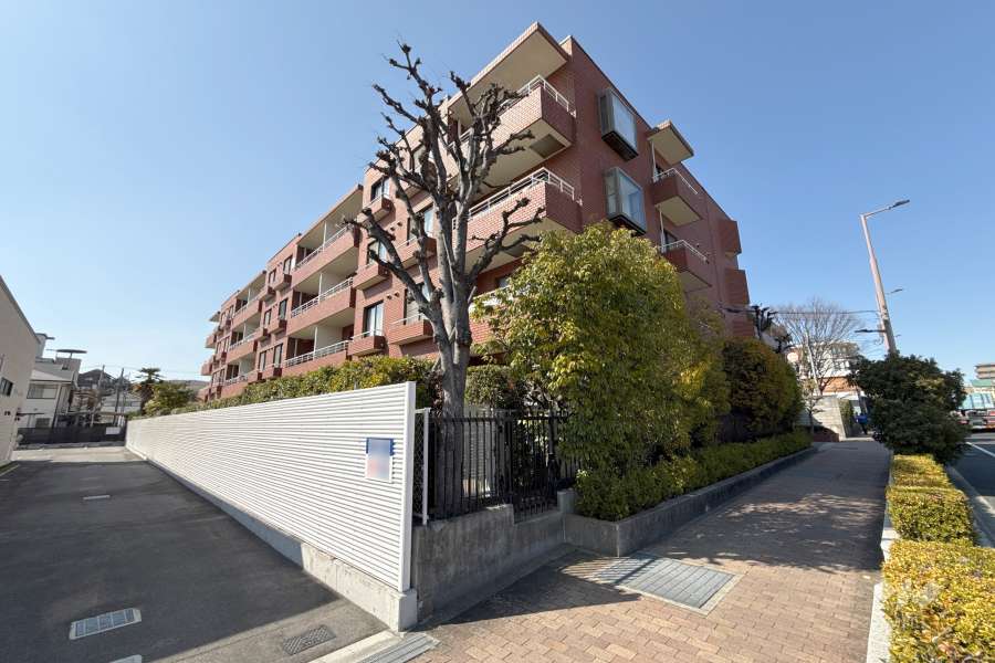 夙川安井町パークハイムの外観（南東側から）