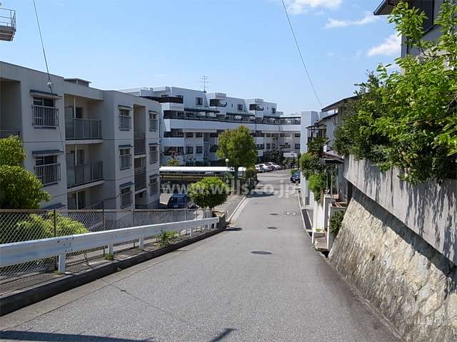 周辺は閑静な住宅地です。