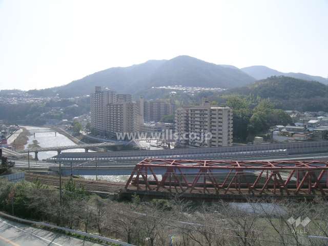 セルヴィオ全体（北側には国道176号線とJR福地山線が走っています。）