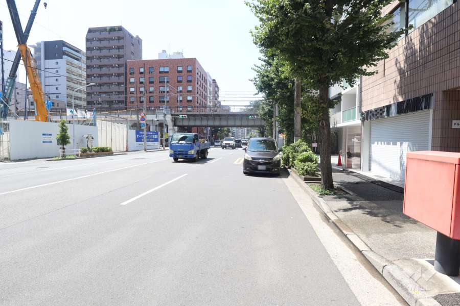 敷地東側の前面道路　　