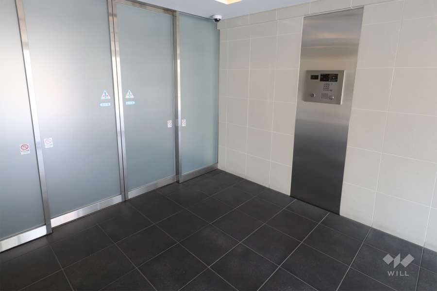 エントランスはオートロック付きです。　