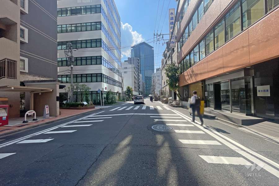 敷地の西側前面道路（北側から）