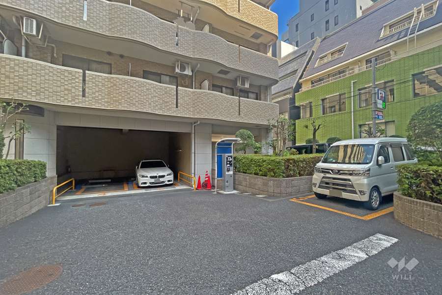 敷地に隣接したパーキング