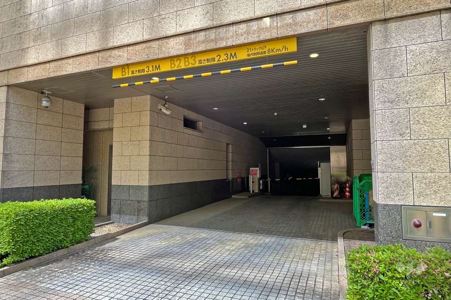 駐車場入り口（ゲート付）