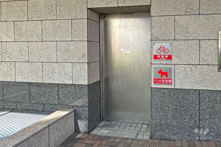 駐輪場・ペット足洗い場の出入口