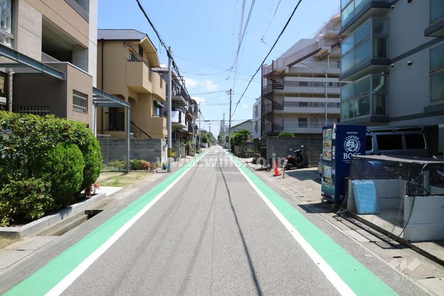 敷地北側の前面道路