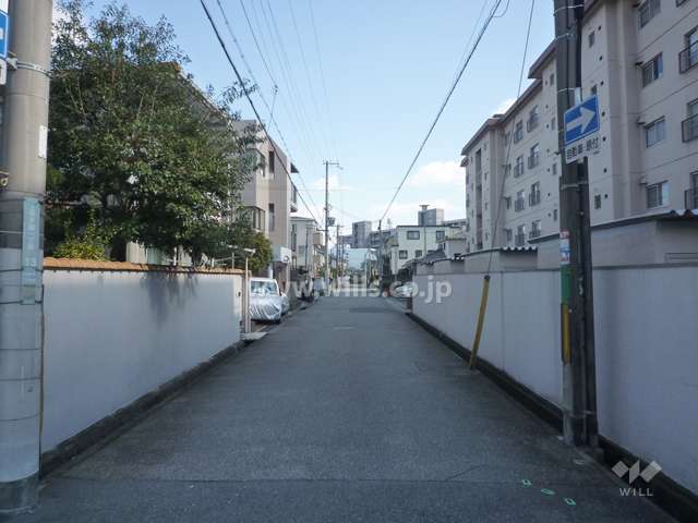 敷地北側の前面道路