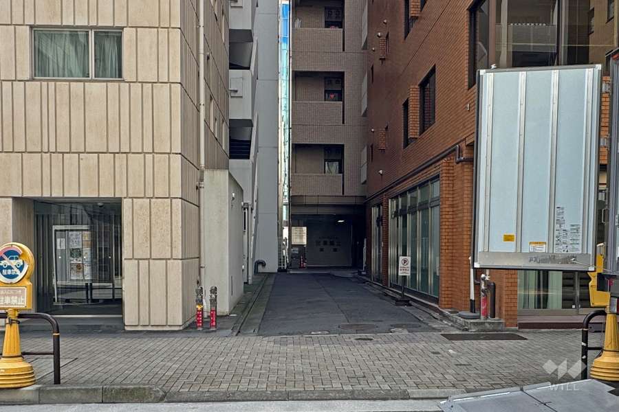 敷地北側の前面道路（東側から）