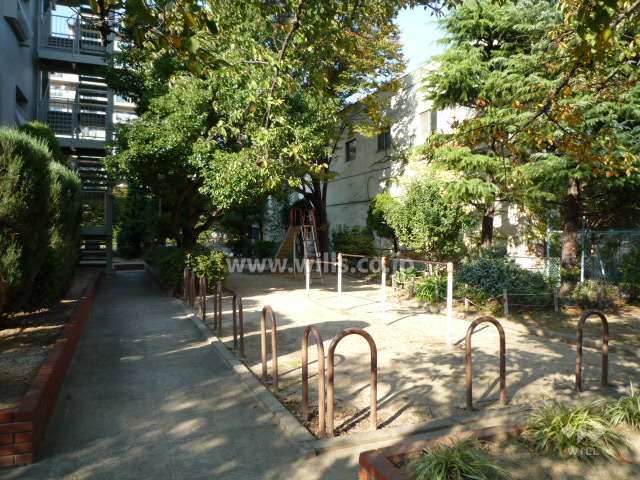 敷地内には公園があります。