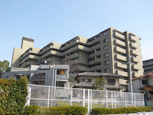 西宮セントポリア 1号棟の外観（西側から）
