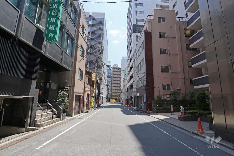 敷地東側の前面道路