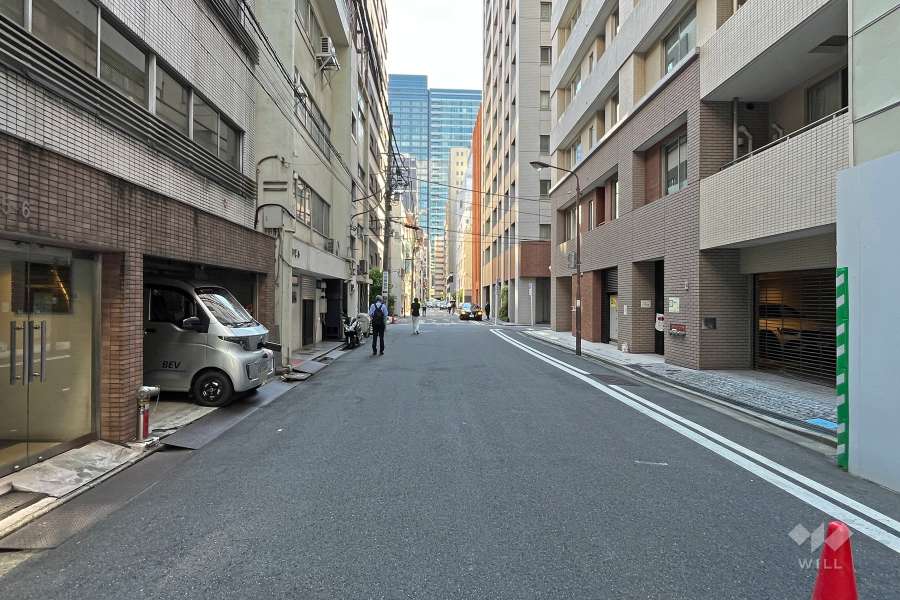 敷地の東側前面道路（北側から）