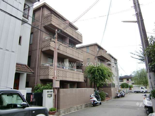 ネオダイキョー北昭和町の外観（１号棟を東側から）
