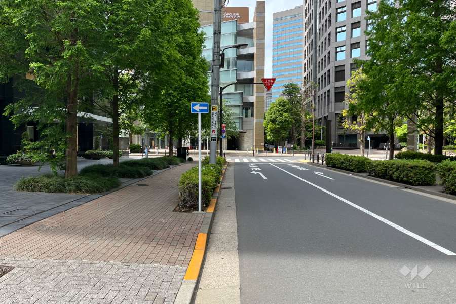 敷地東側の前面道路