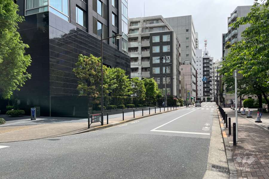 敷地北側の前面道路
