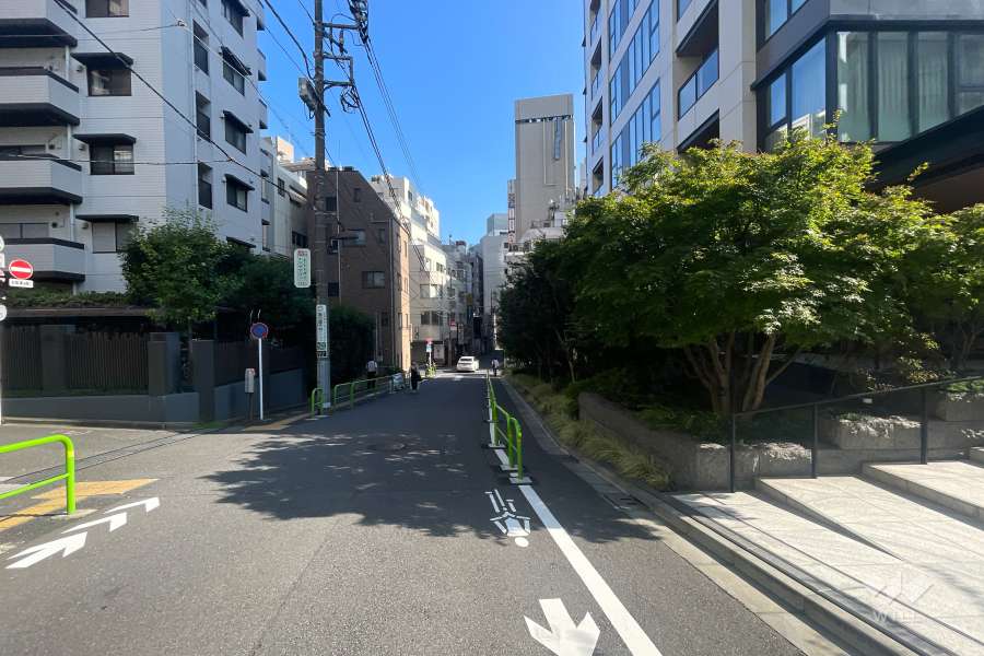 敷地北西側の前面道路　