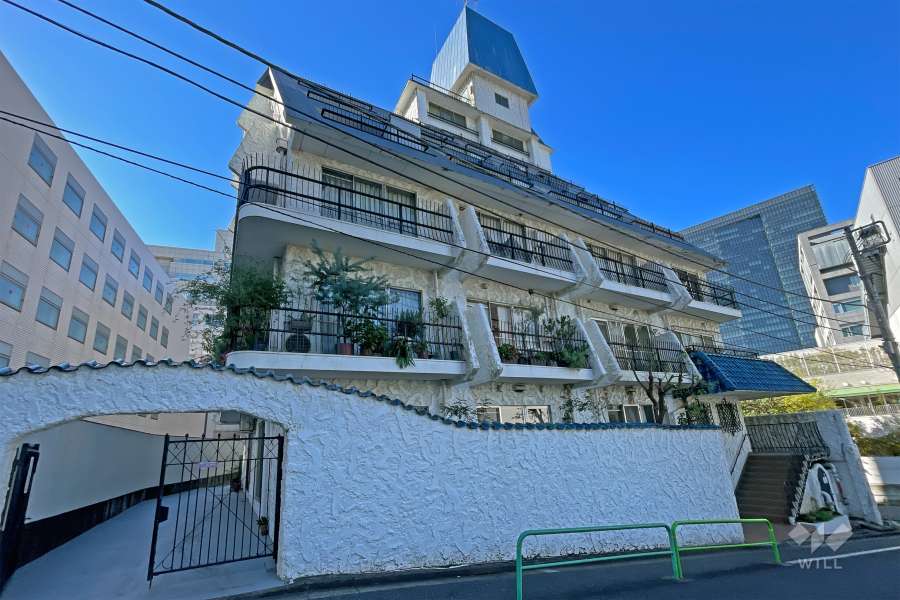 秀和富士見町レジデンスの外観（南東側から）