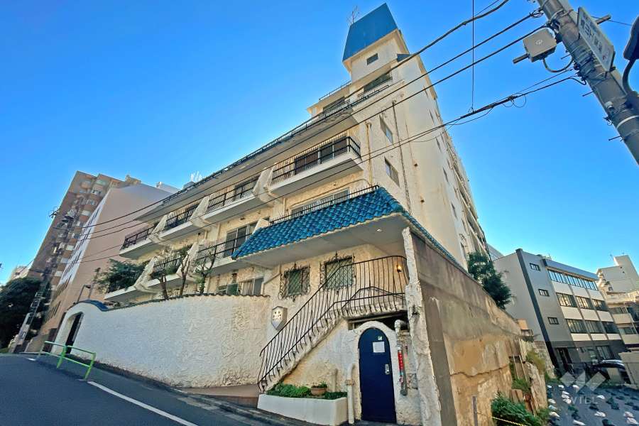 秀和富士見町レジデンスの外観（北東側から）