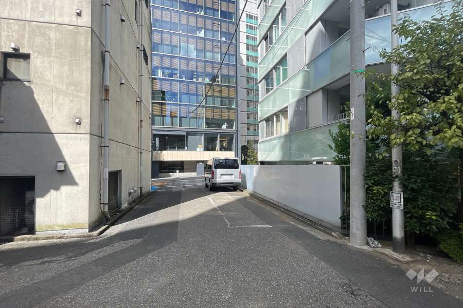 敷地南側の前面道路