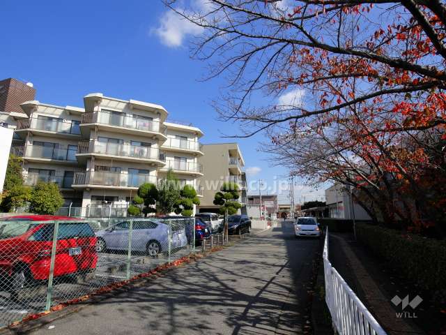 敷地南側の前面道路
