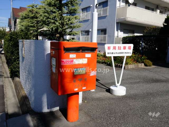 敷地内にポストがあります。