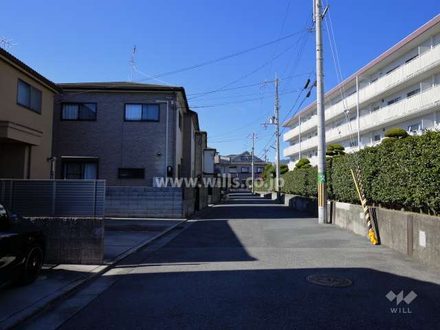 敷地南側の前面道路