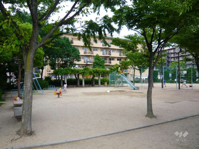 敷地に隣接する「段上東公園」
