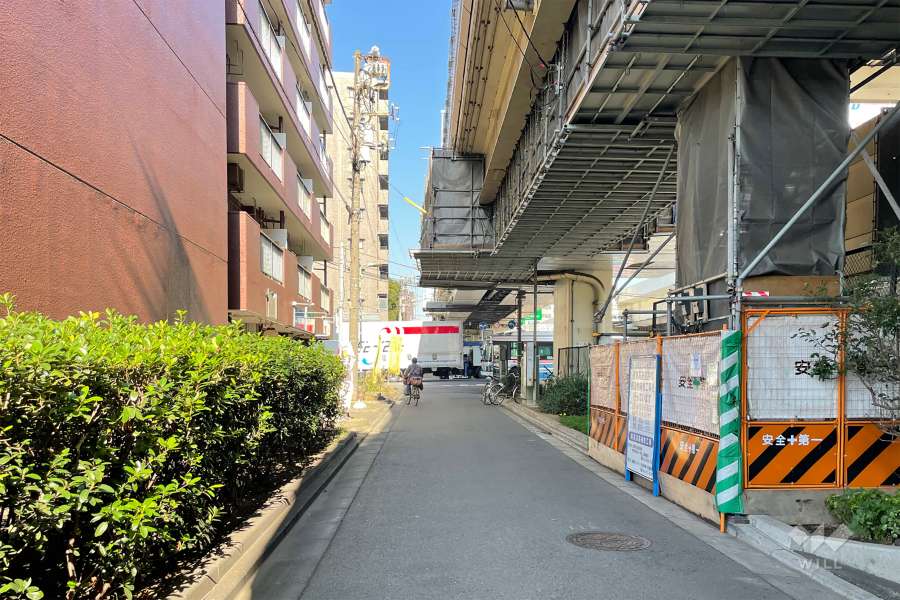敷地南東側の前面道路