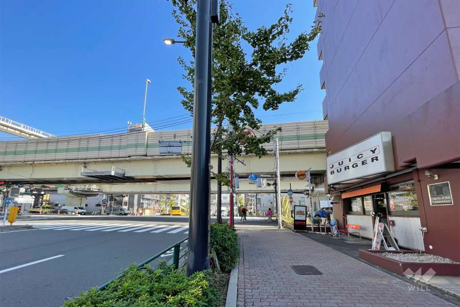 敷地北側の前面道路