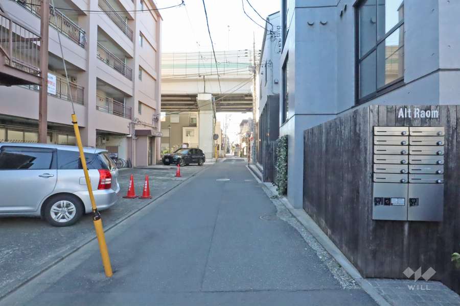 敷地北側の前面道路(東側から)