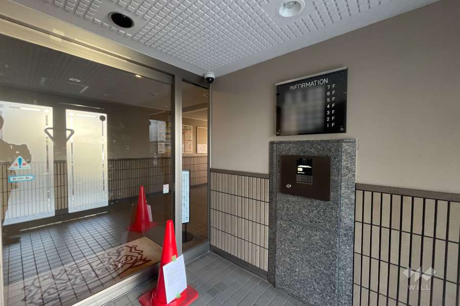 エントランスはオートロック付きです。