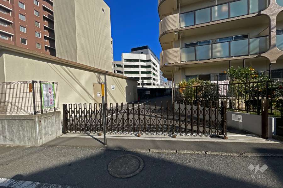 駐車場の出入り口