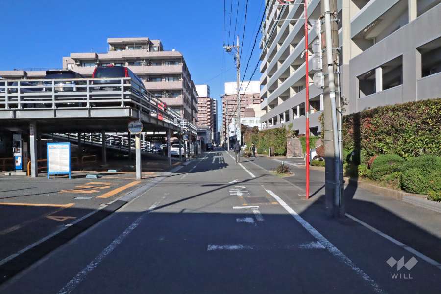 敷地西側前面道路（南側から）