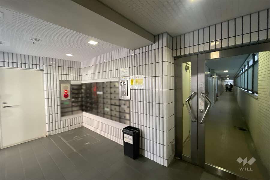 エントランスはオートロック付きです。