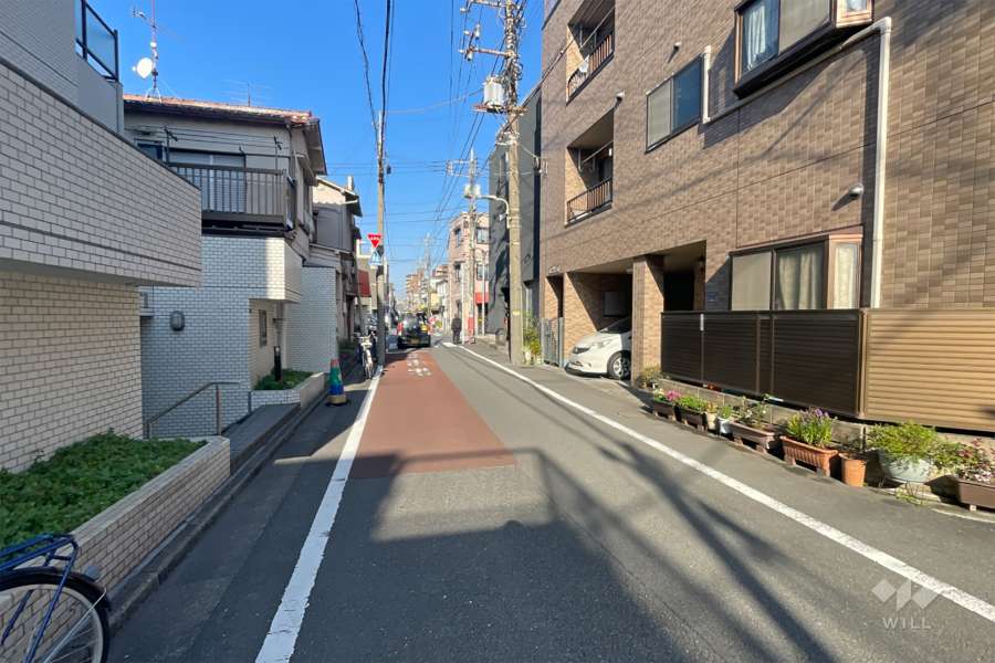 敷地東側の前面道路