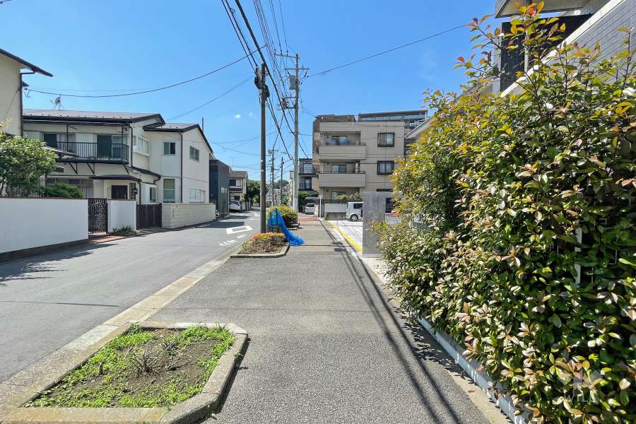 敷地南西側の前面道路　