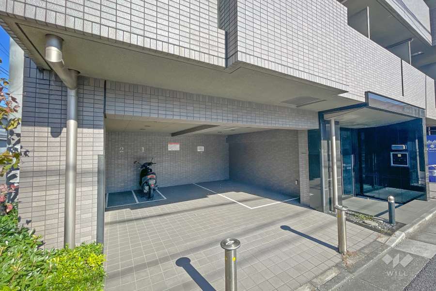 敷地内駐車場（屋内平面式）とバイク置場