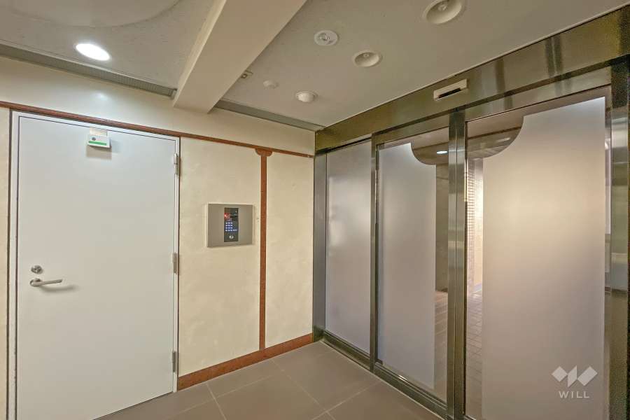 エントランスはオートロック付きです。