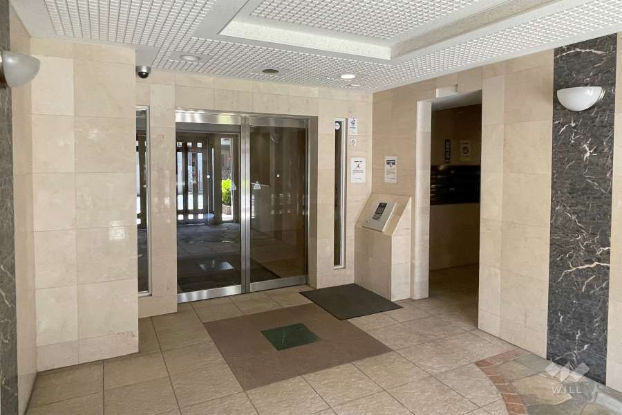 エントランスはオートロック付きです。