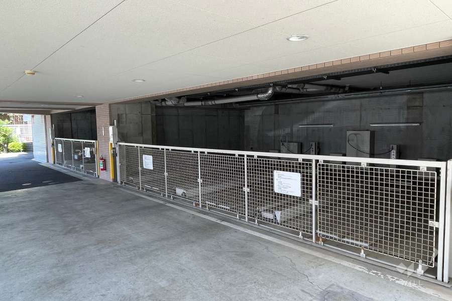敷地内駐車場（屋内機械式）