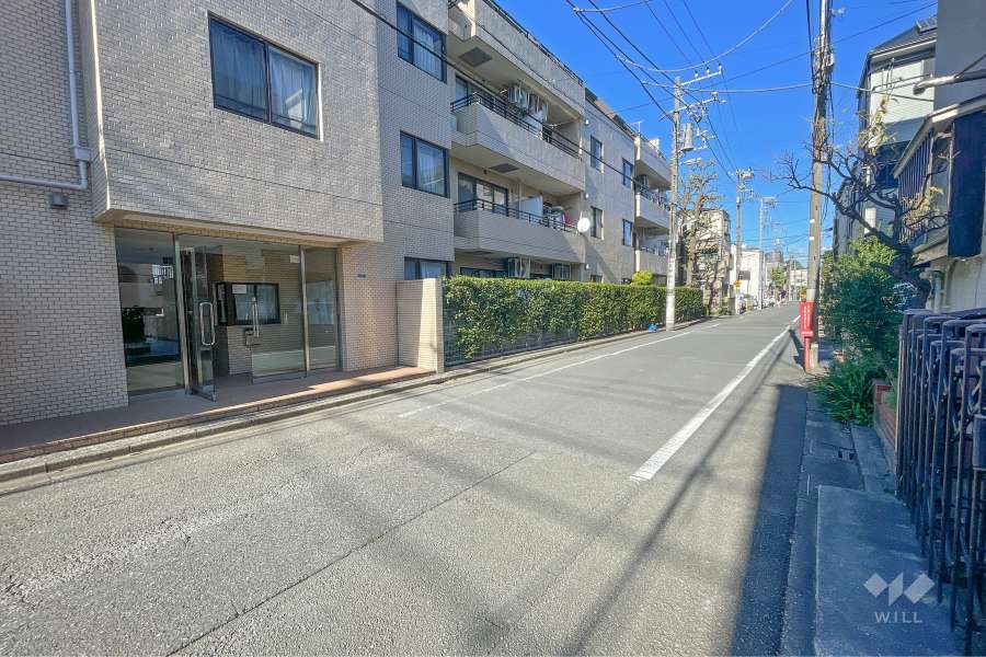 敷地南東側の前面道路