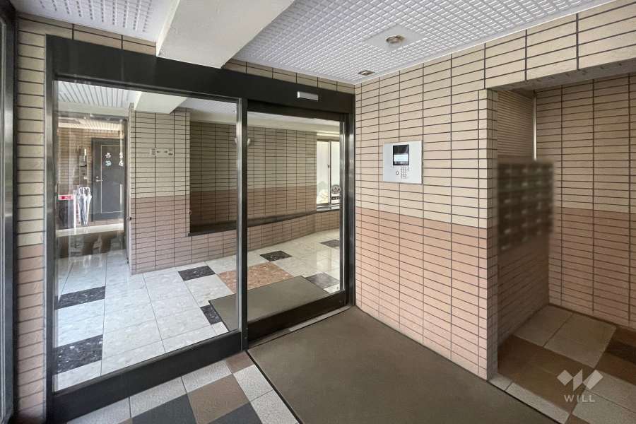 エントランスはオートロック付きです。