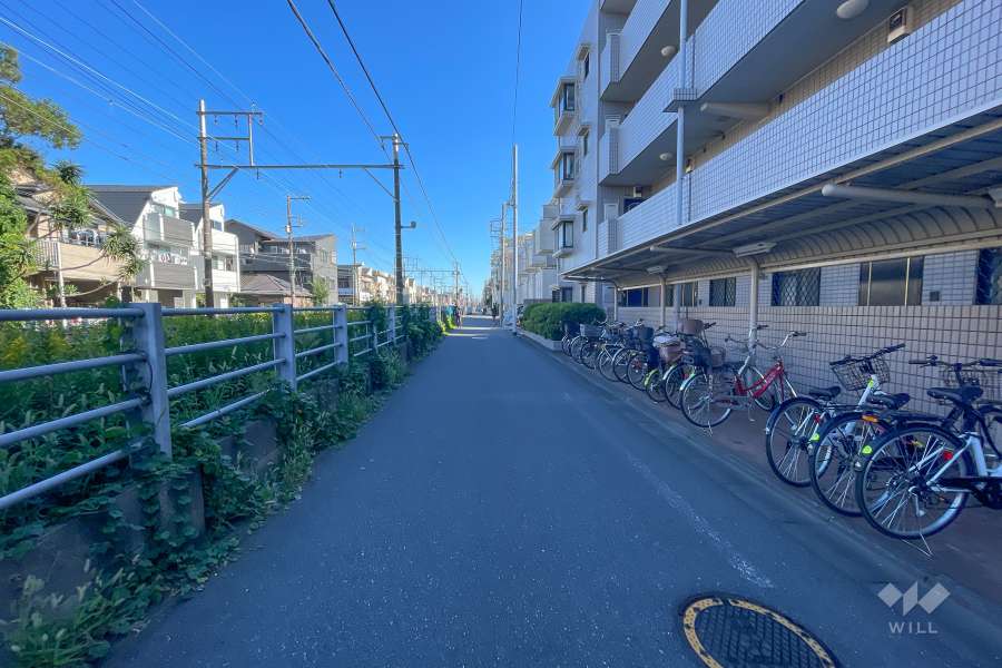 敷地北東側の前面道路