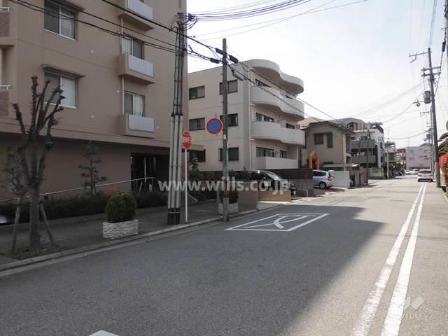 敷地北側の前面道路