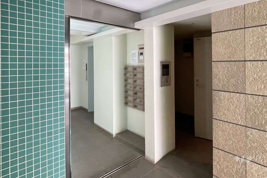 エントランスはオートロック付きです。