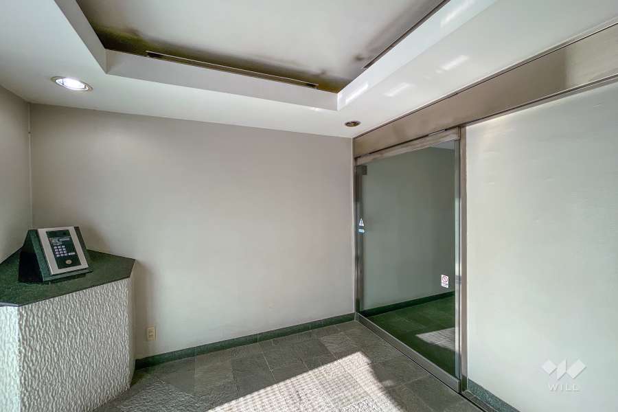 エントランスはオートロック付きです。