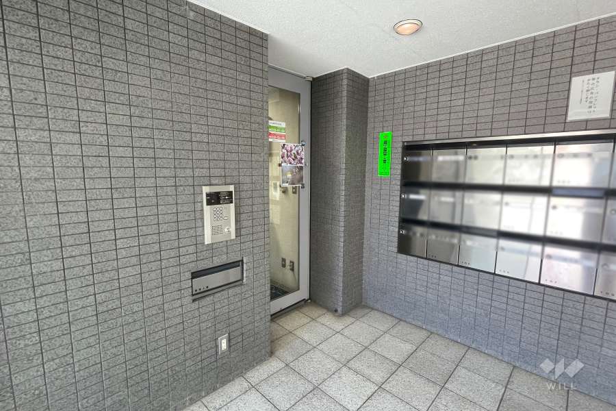 エントランスはオートロック付きです。