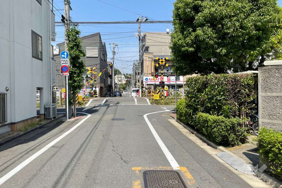 敷地北西側の前面道路